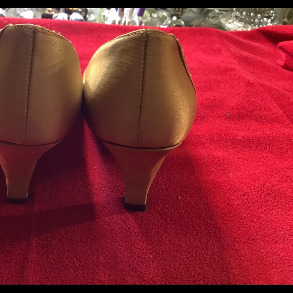 J Renee Gold Pointed Toe Dressy pumps
